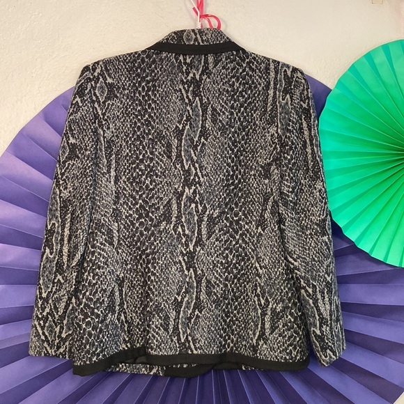 Raffinati Skirt Suit, 12 - Picture 4 of 6